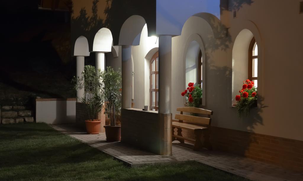 Buzás Pince Vendégház Ecséd Esterno foto