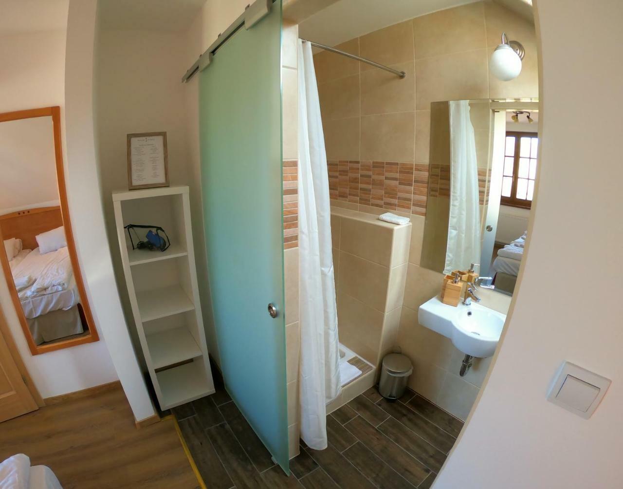 Buzás Pince Vendégház Ecséd Esterno foto